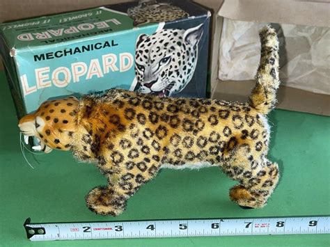 wind up metal leopard toy with fabric|Vintage 1960's Marx mechanical LEOPARD wind up .